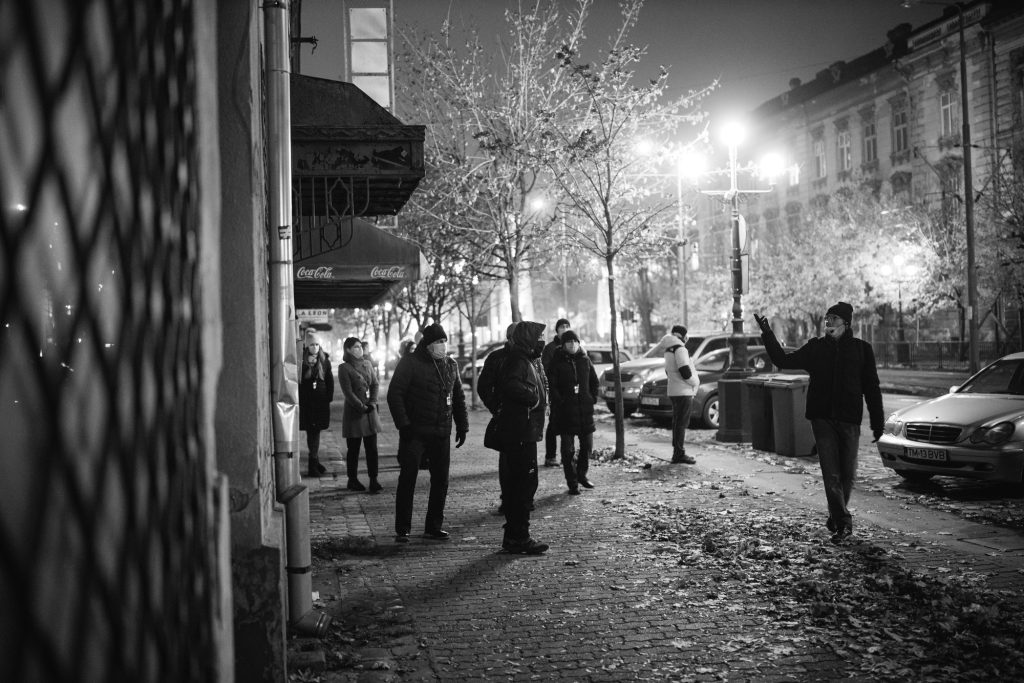Stadtführer bei der Arbeit während der Covid-Pandemie